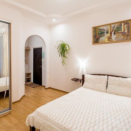 Apartment On Khmelnytskogo Street Lemberg Exterior foto