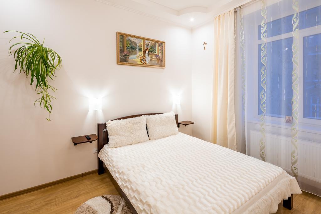 Apartment On Khmelnytskogo Street Lemberg Exterior foto