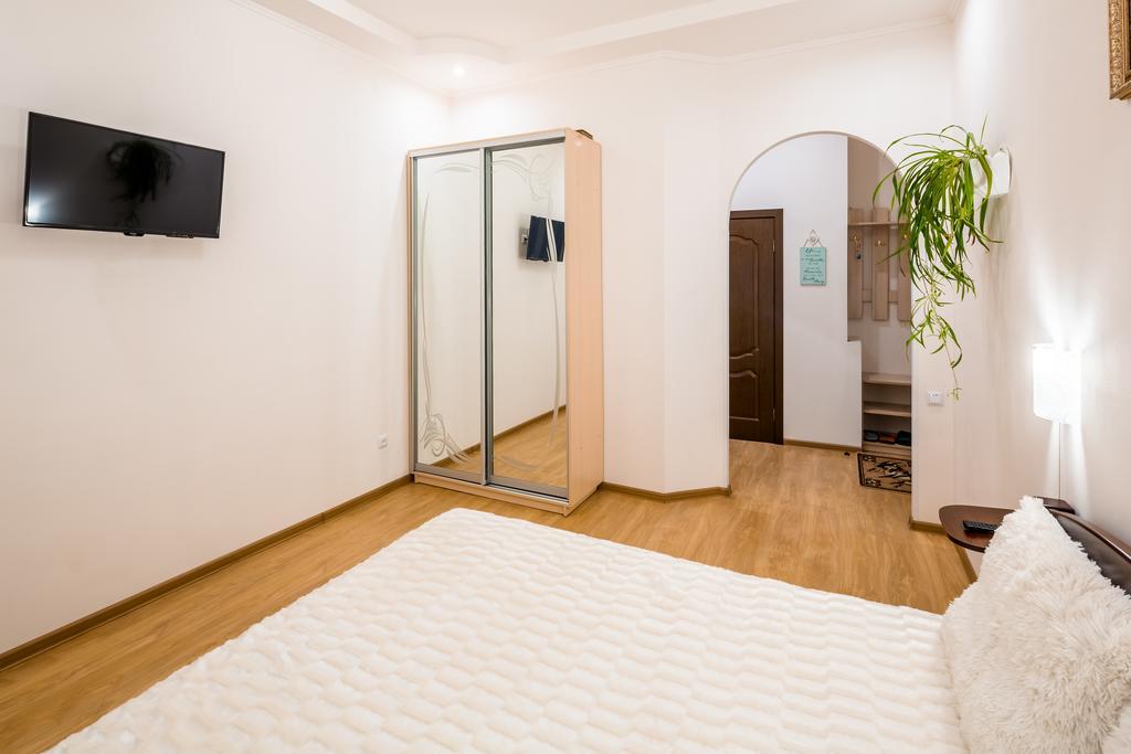 Apartment On Khmelnytskogo Street Lemberg Exterior foto
